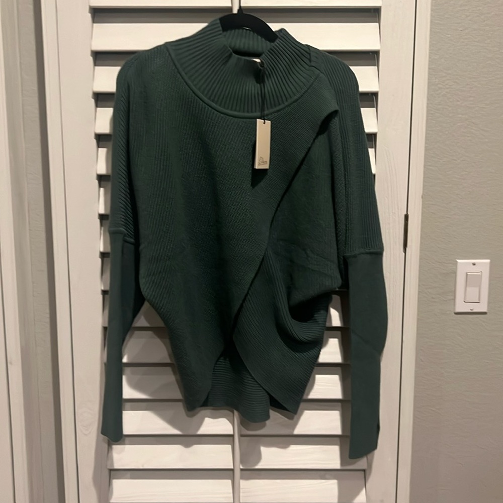 Elan sweater xl- brand new